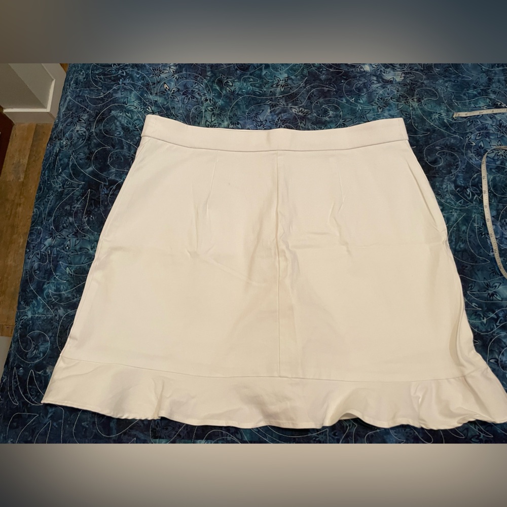 Counterparts White Skort - Picture 2 of 8
